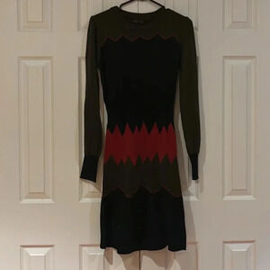 HP🎉Thyme Maternity  color block scalloped Sweater Dress Sz L